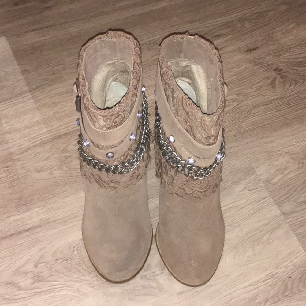 Naught Monkey lace/chain/sparkle boots, size 6.